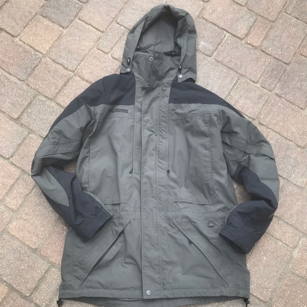 Men’s Columbia hooded coat in olive and black.